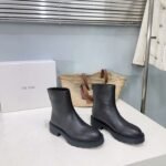 THE ROW The new round-toed bare boots for autumn and winter are made of calfskin material. The inner cowhide material is about 3.5cm thick. High-end version