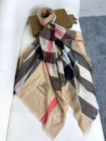 Burberry classic checked scarf 90*200cm - Image 4