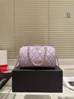 Chanel  hand-held crossbody bag - Image 15