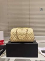 Chanel  hand-held crossbody bag - Image 12