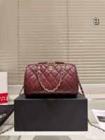 Chanel  hand-held crossbody bag - Image 10