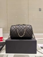 Chanel  hand-held crossbody bag - Image 8