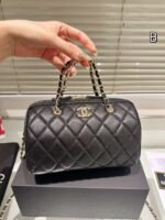 Chanel  hand-held crossbody bag - Image 9