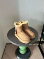 UGG women’s snow boots - Image 2