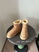 UGG women’s snow boots - Image 4
