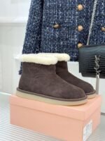 miumiu The new model of snow boots features a premium wool lining. - Image 11