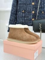 miumiu The new model of snow boots features a premium wool lining. - Image 10