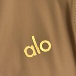 Alo new yoga and workout three-piece set - Image 4